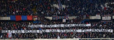 Lo striscione di contestazione al Massimino durante la partita Catania-Napoli