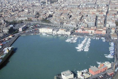 03 B Foto - Il porto di Catania (2)